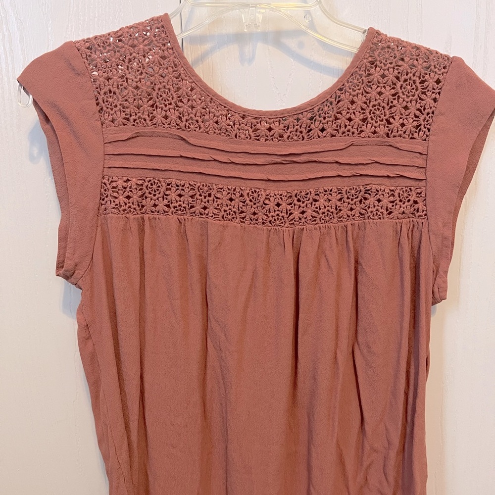 Daniel Rainn Medium Rose Short Sleeve Top